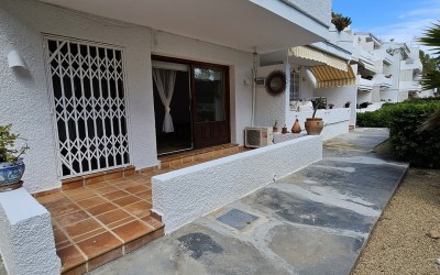 Soleado apartamento, planta baja con terraza en Altea